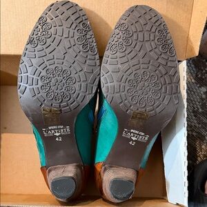 L'ATISTE Teal and Brown Heeled Boots for Women. Like New!